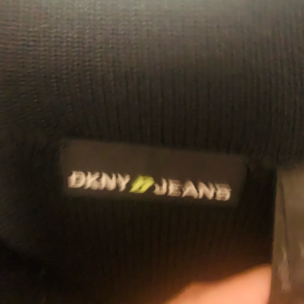 DKNY XLarge - Picture 3 of 5